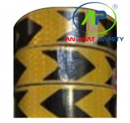 Băng keo phản quang tổ ông mủi tên vàng đen 50 mét/cuộn 